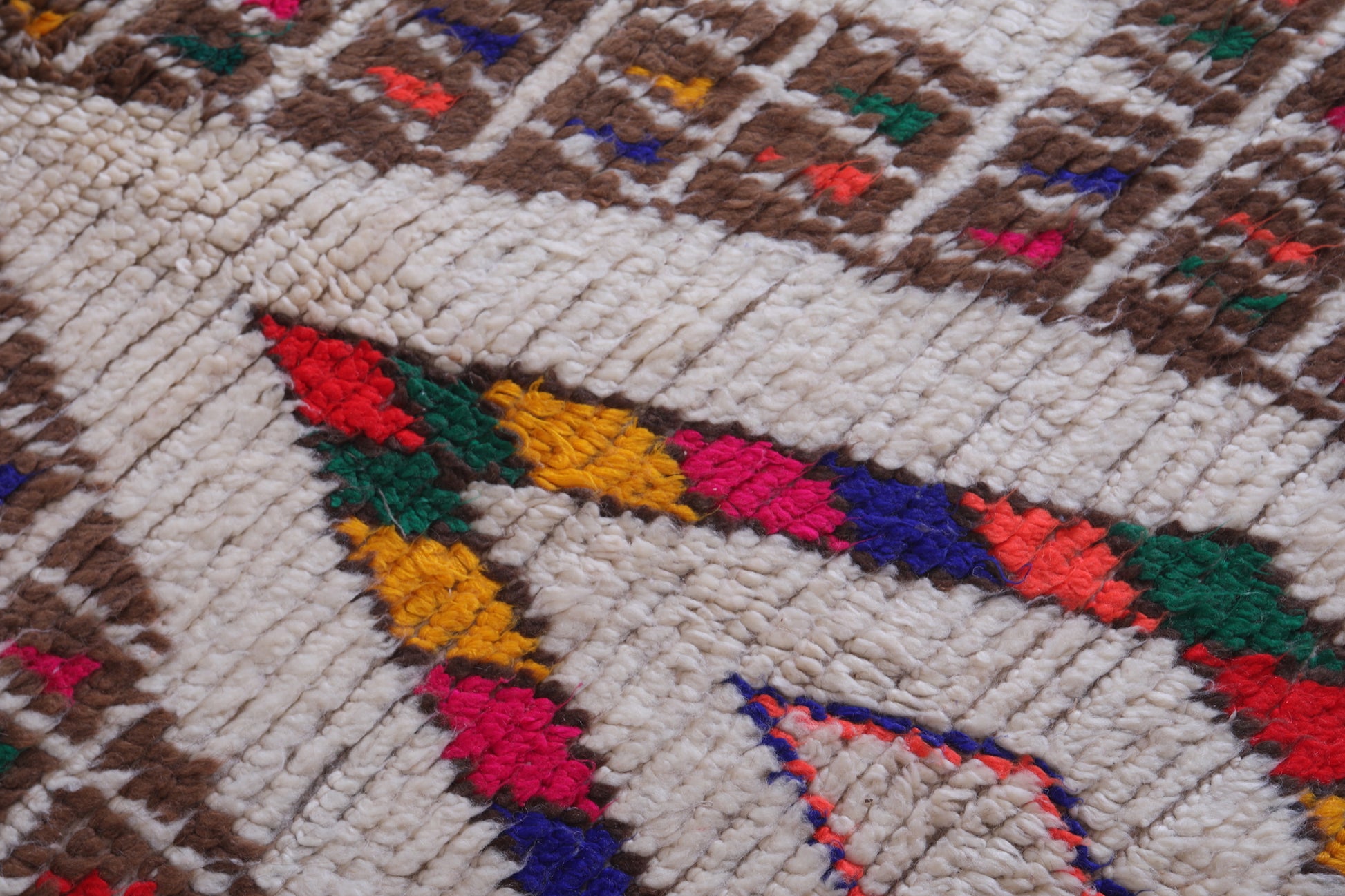Vintage berber rug 4 X 8.8 Feet