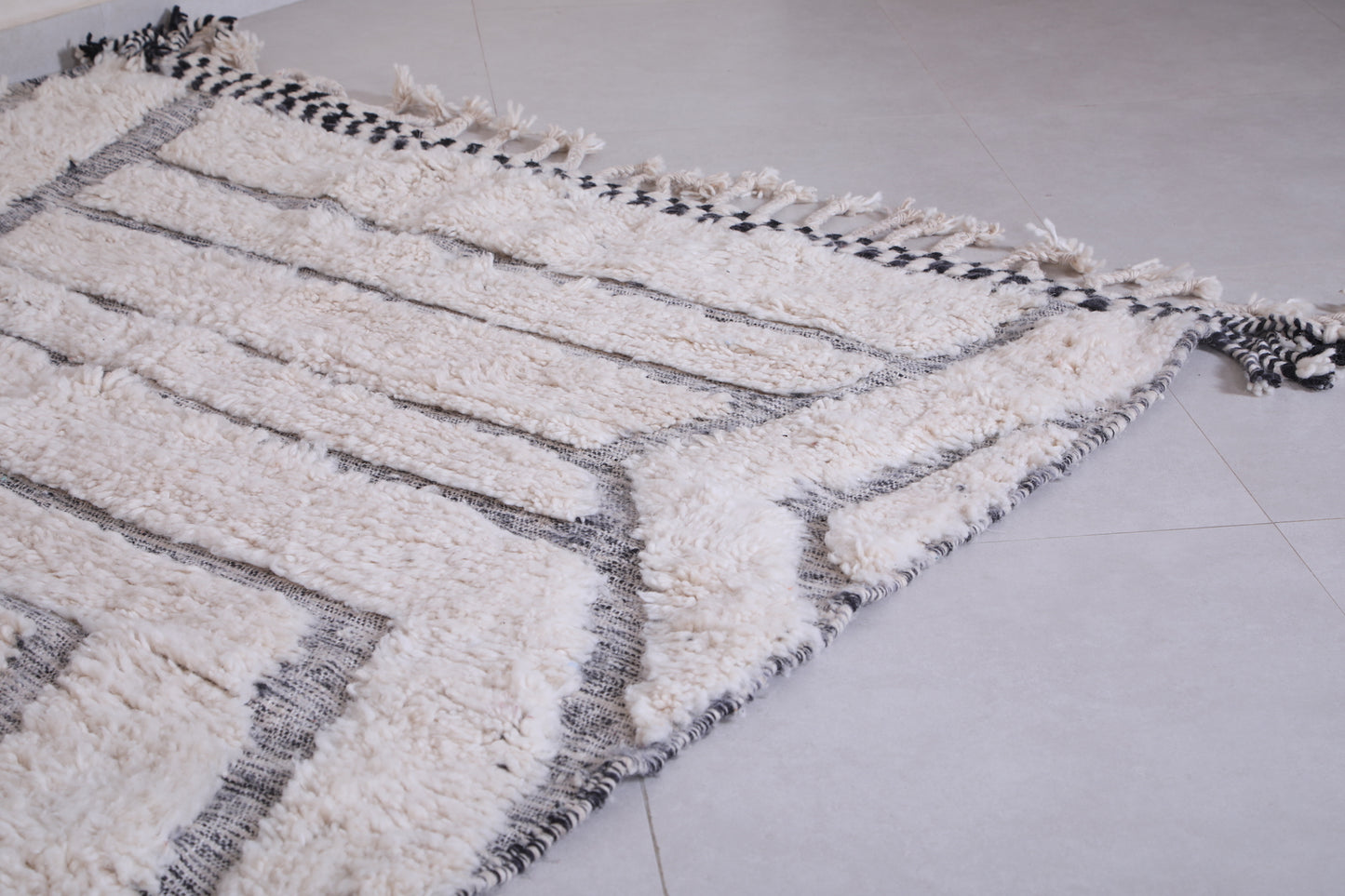 Moroccan Handmade beni ourain rug 5.7 X 7.8 Feet
