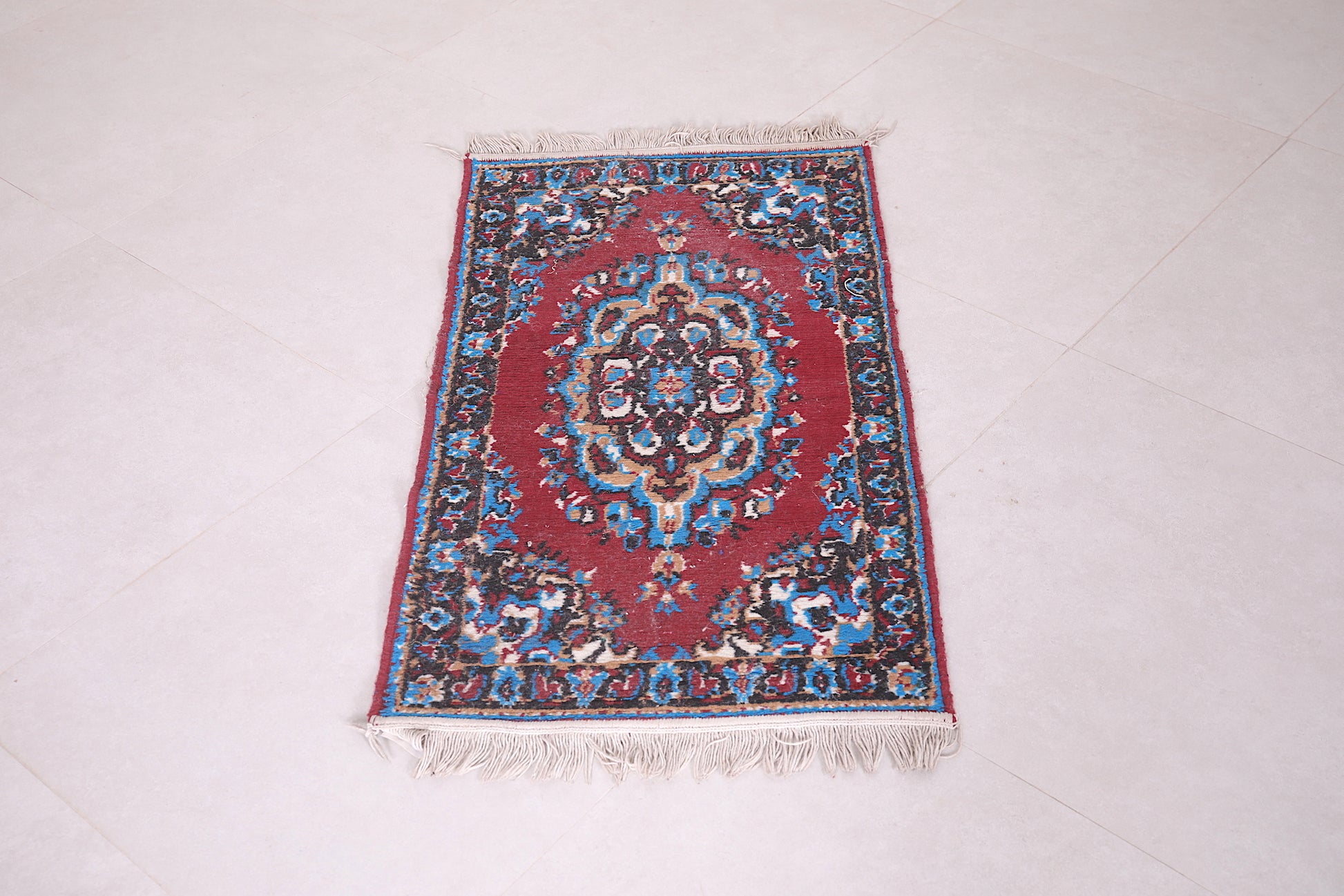 Small Moroccan rug 1.9 X 3.5 Feet