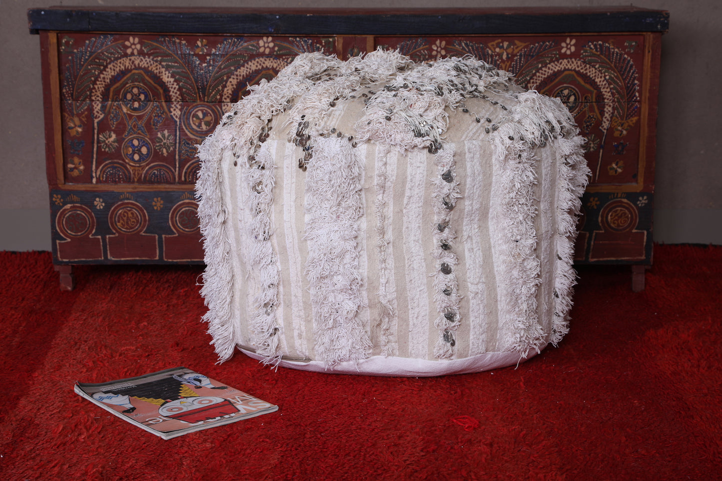 Round Handwoven berber Moroccan Kilim pouf