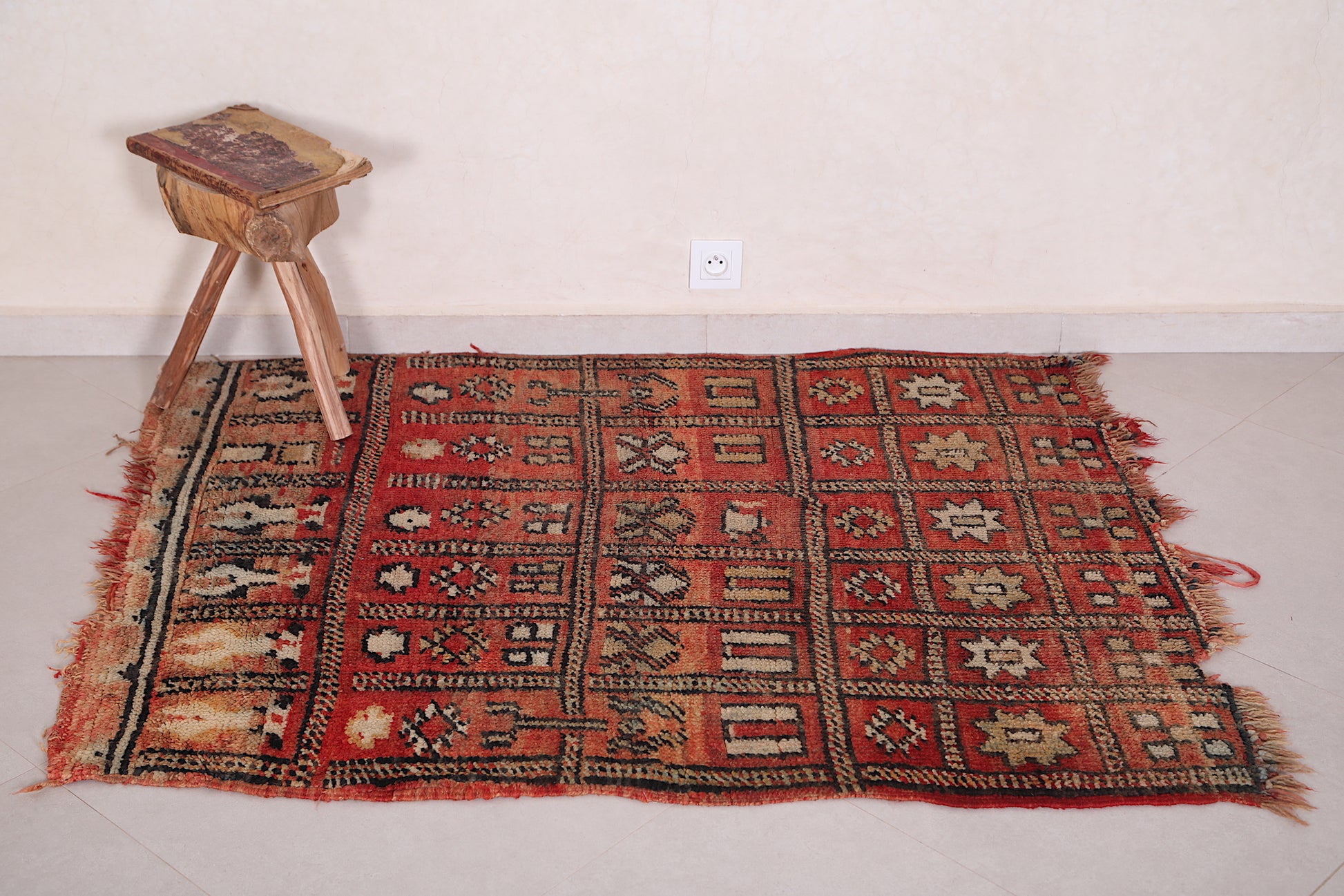 Moroccan rug 3.9 X 4.8 Feet