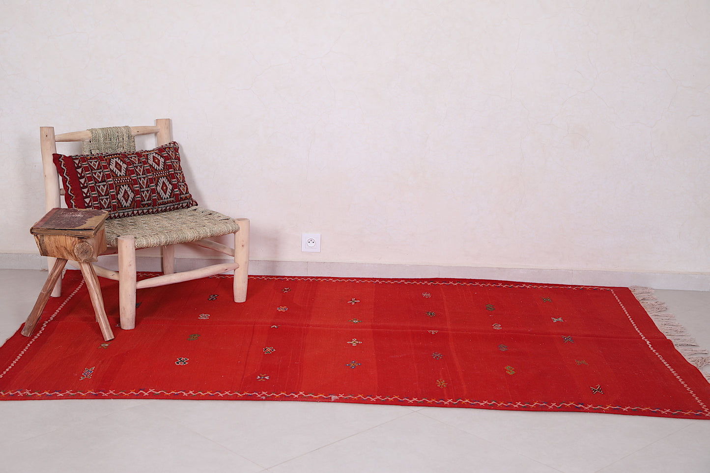 Handwoven Berber rug 4.8 ft x 7.9 ft