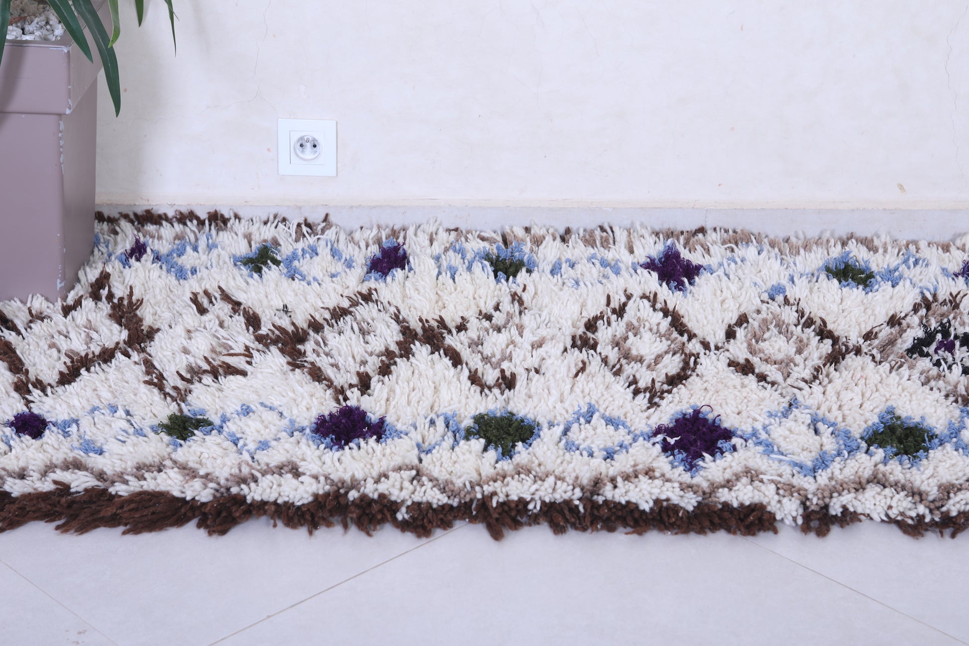 Vintage handmade moroccan berber rug 2.5 FT X 5.7 FT