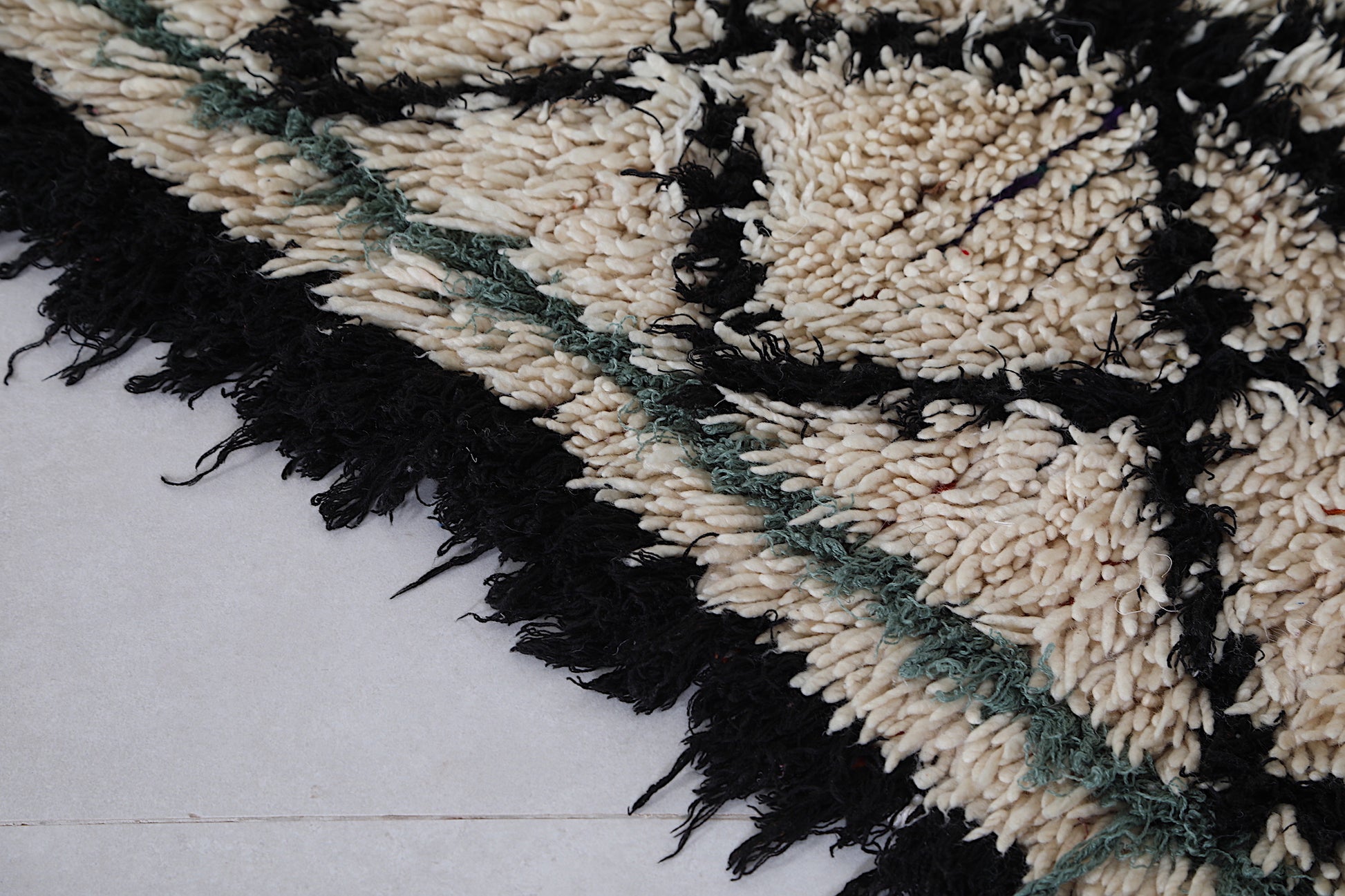 Black and White Nuloom Moroccan Rug 2.5 FT X 5.8 FT