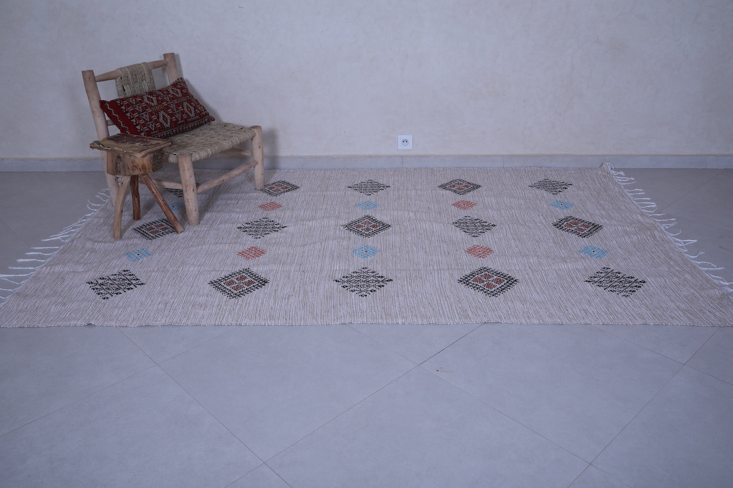 Moroccan handwoven kilim 5.5 FT X 9.1 FT