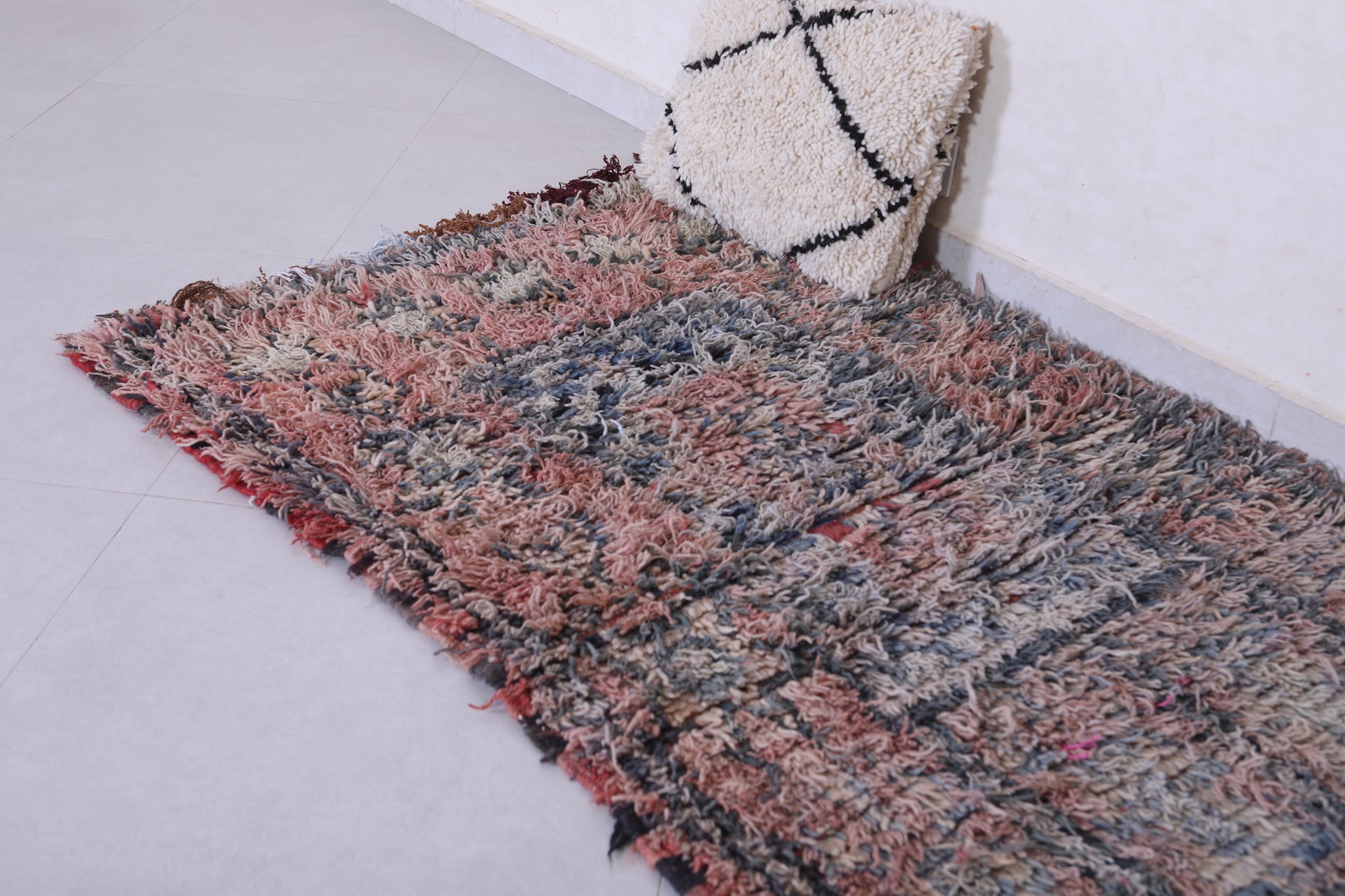 Vintage moroccan berber rug 3 X 5.3 Feet