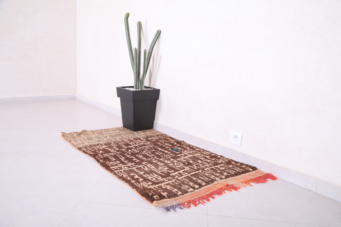 Vintage handmade moroccan berber runner rug 2.5 X 4.6 Feet