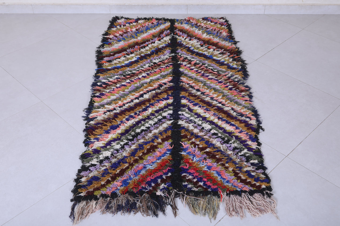 Vintage handmade moroccan rug 2.7 X 5.2 Feet