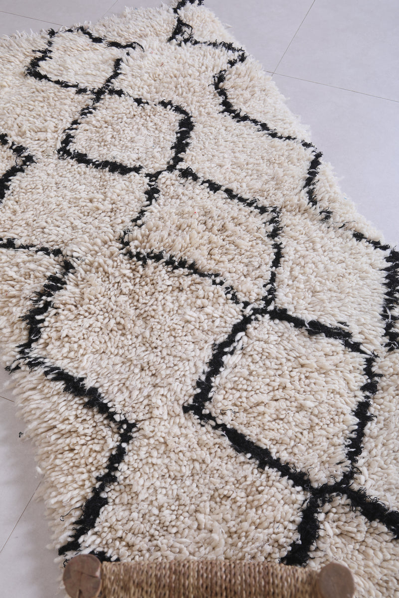 Minimalist Moroccan Berber Rug - 2.6 X 6.2 Feet - Boucherouite Rugs