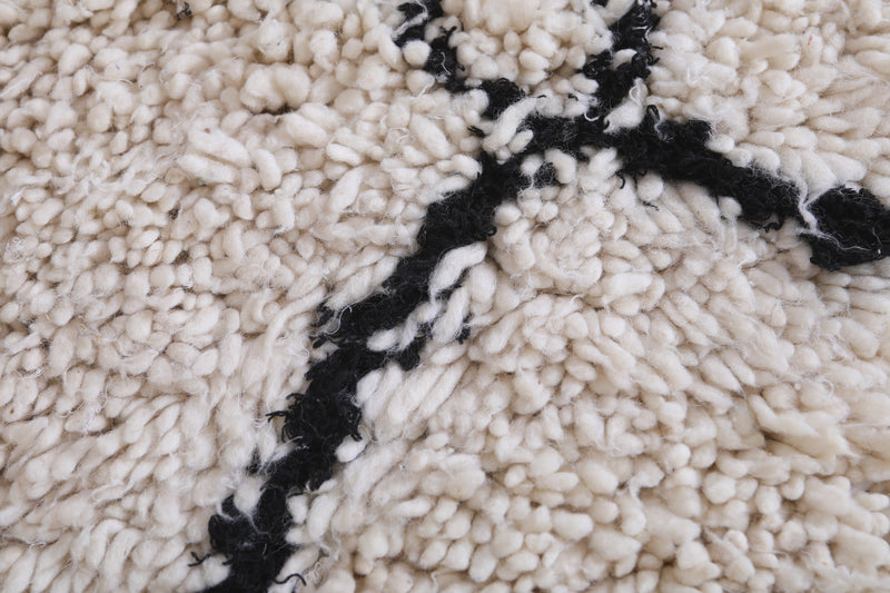 Minimalist Moroccan Berber Rug - 2.6 X 6.2 Feet - Boucherouite Rugs