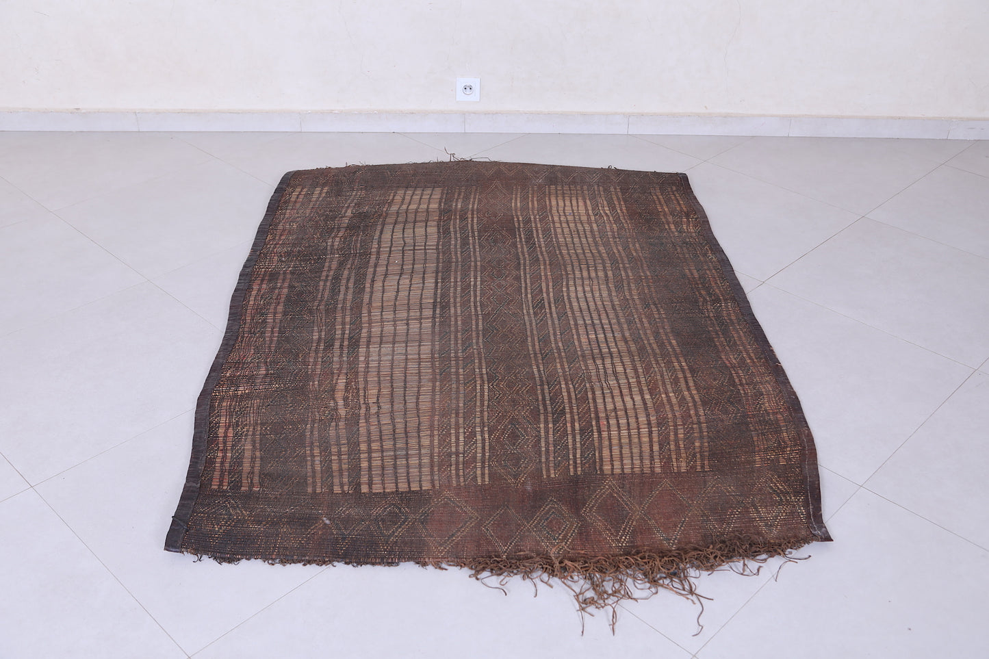Vintage handmade tuareg rug 4.4 X 6.1 Feet