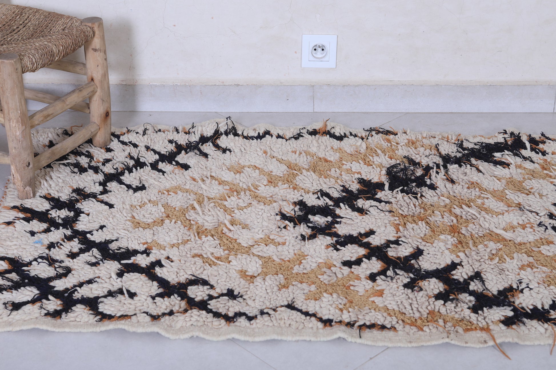 Moroccan rug 2.7 X 6 Feet
