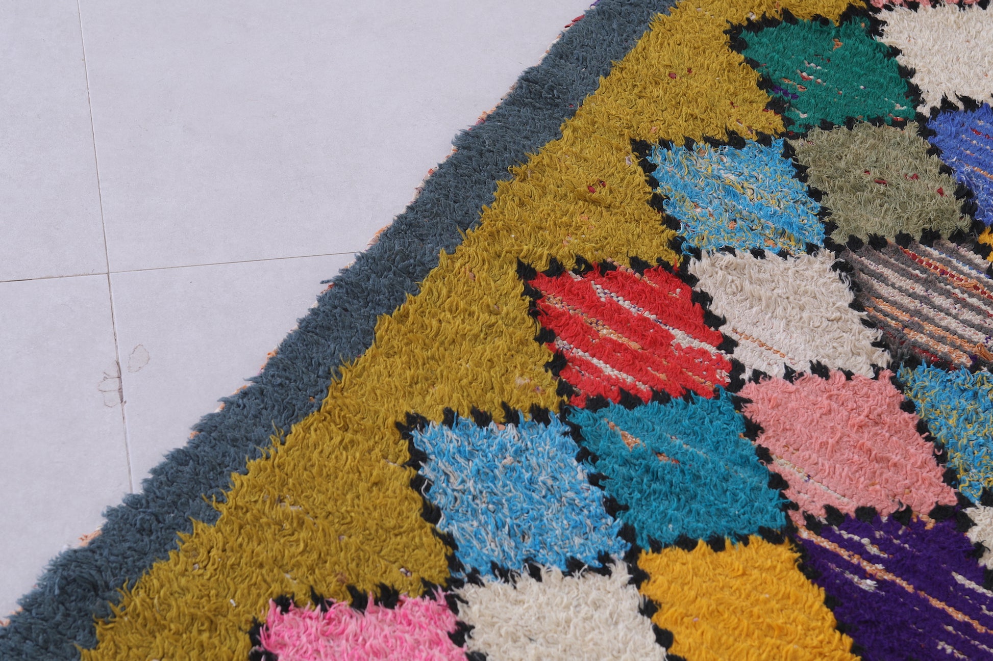 Colourful handmade moroccan rug 3.4 X 6.2 Feet