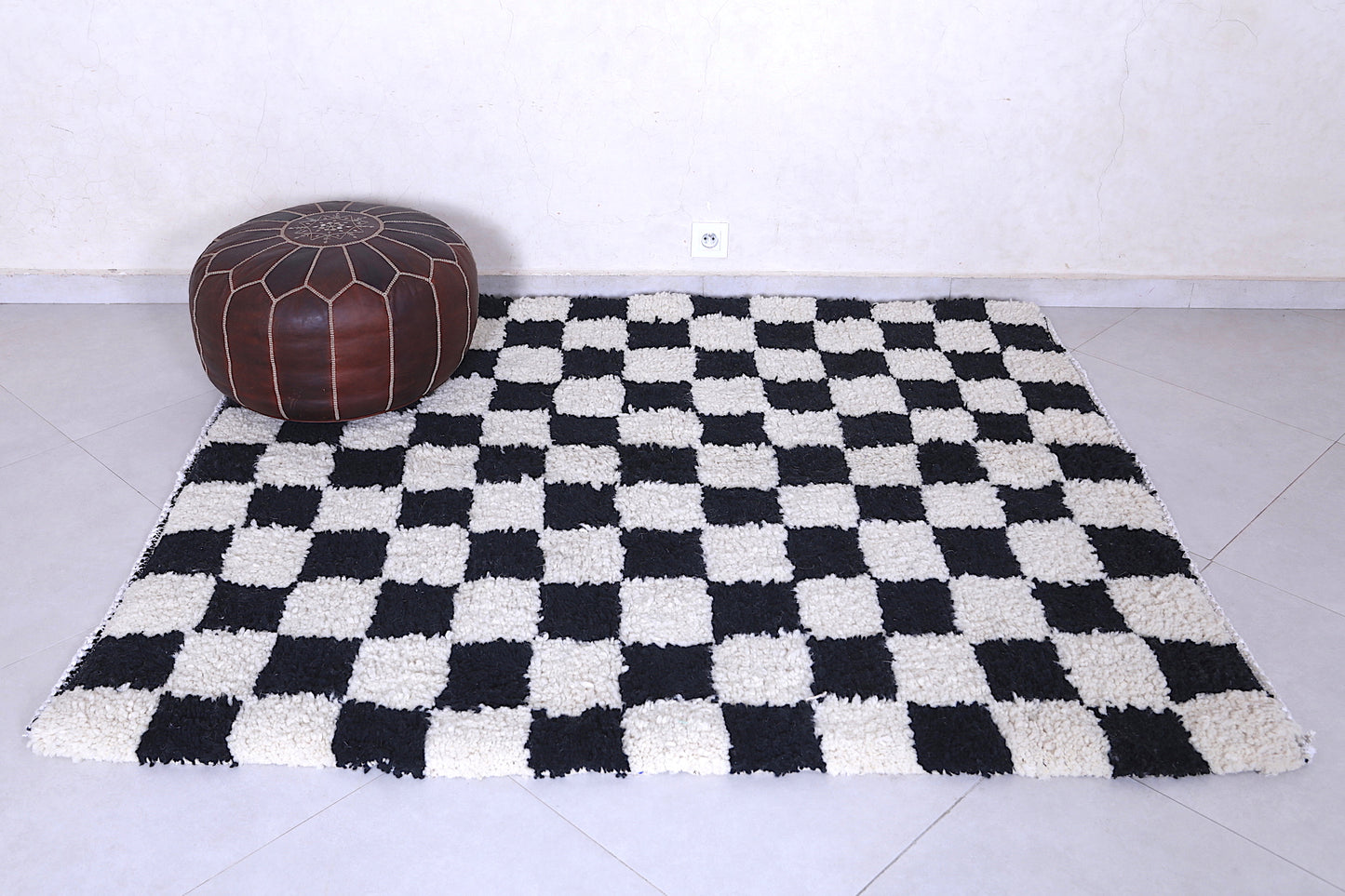 Handmade moroccan checkered rug 5.5 X 5.9 Feet