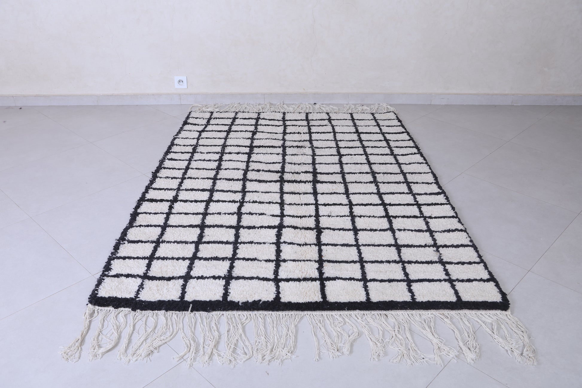 Moroccan beniourain rug 4.7 x 6.3 Feet