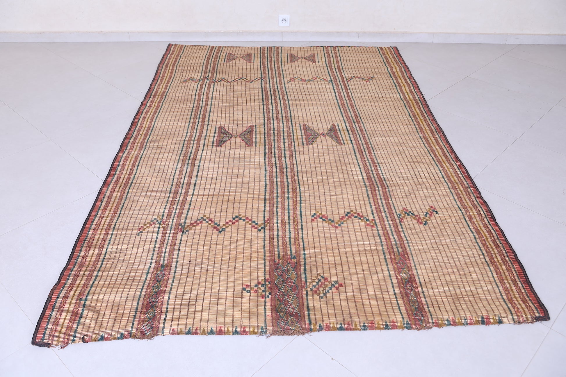 Tuareg rug 5.6 X 8.7 Feet