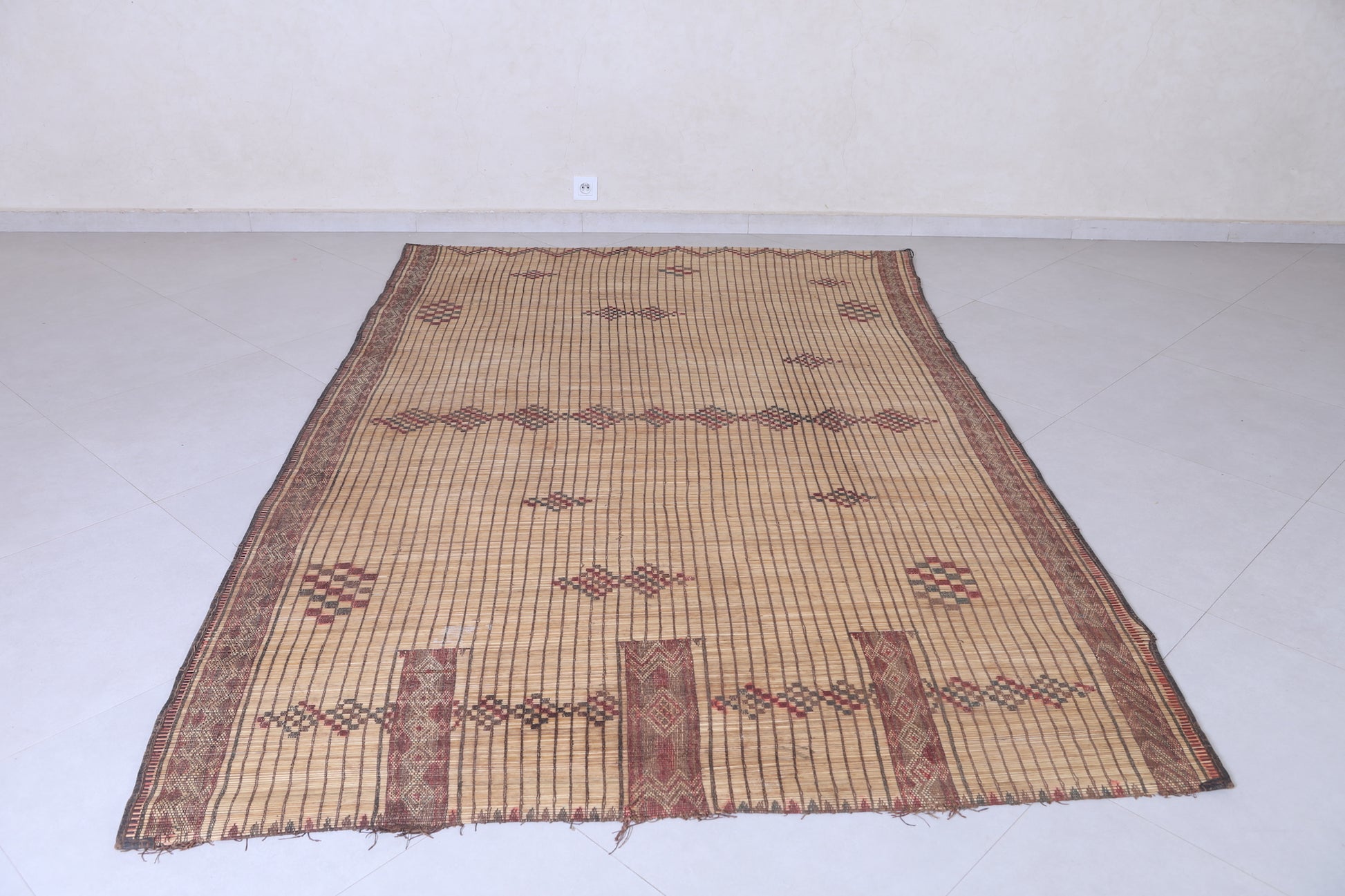 Tuareg rug 5.6 X 8.8 Feet
