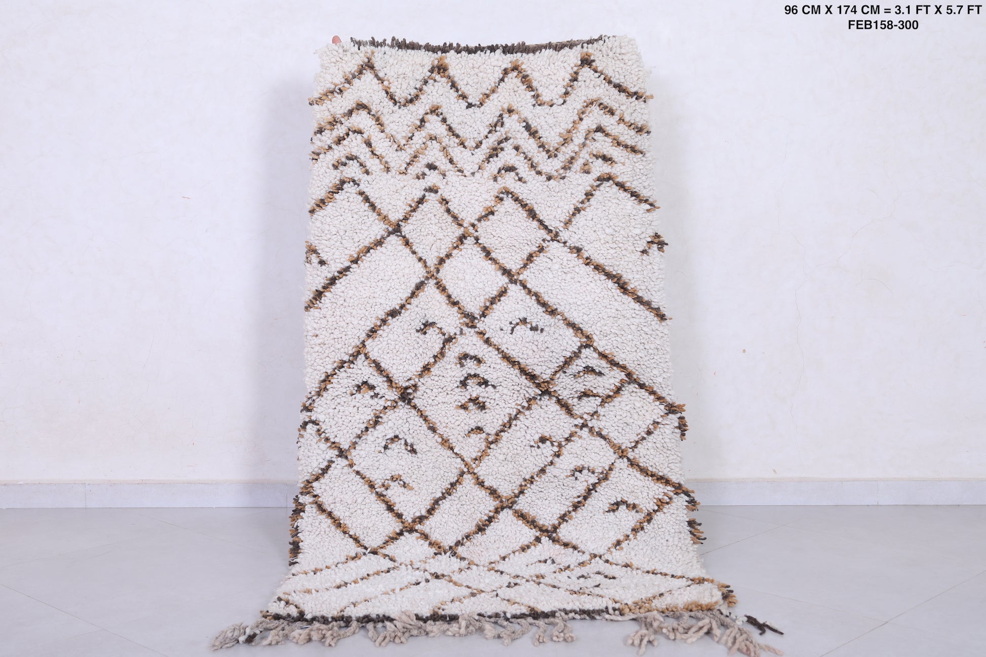 Vintage handmade moroccan berber runner rug 3.1 FT X 5.7 FT